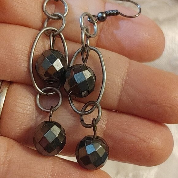 5/$25 Vintage Hematite Beading Dangle Earrings 2.25 inch - Picture 5 of 7